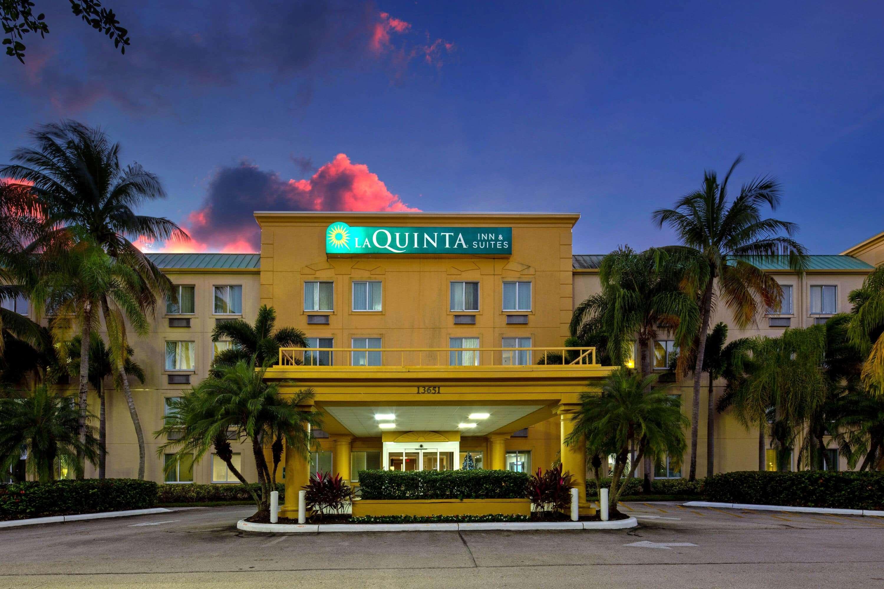 La Quinta Inn & Suites By Wyndham Sawgrass Sunrise Exterior foto